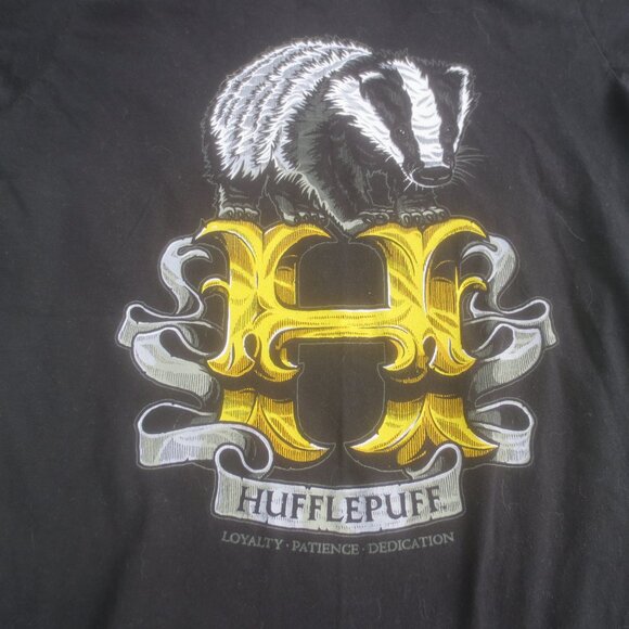 Harry Potter Hufflepuff Badger Skunk T-Shirt - Size Small Women's. - Picture 2 of 9